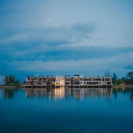 Canoe And Fishing , Free Pickup Villa Batam Екстериор снимка