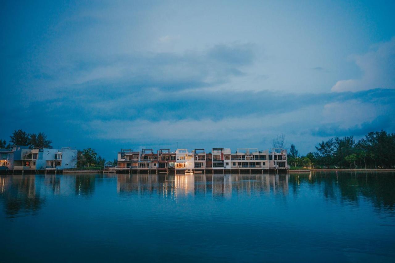 Canoe And Fishing , Free Pickup Villa Batam Екстериор снимка