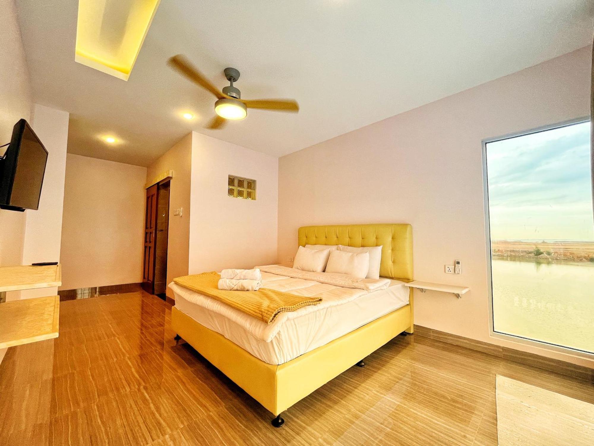 Canoe And Fishing , Free Pickup Villa Batam Стая снимка