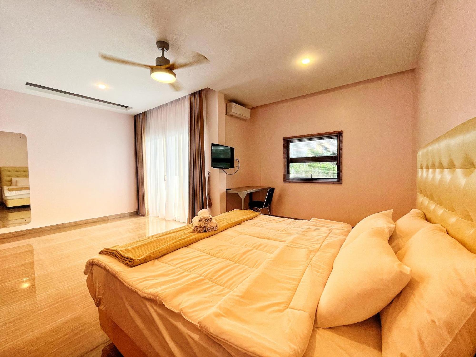Canoe And Fishing , Free Pickup Villa Batam Стая снимка